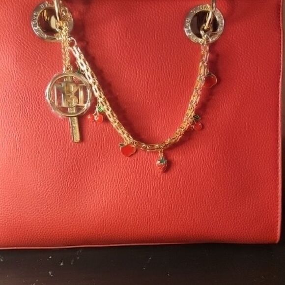 Badgley Mishka Red Handbag with Gold Chain - Picture 2 of 6